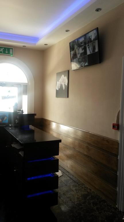 The Crystal Lodge Hotel Croydon Bagian luar foto