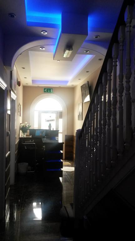 The Crystal Lodge Hotel Croydon Bagian luar foto
