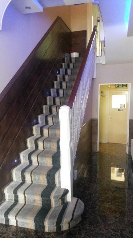 The Crystal Lodge Hotel Croydon Bagian luar foto