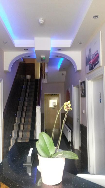 The Crystal Lodge Hotel Croydon Bagian luar foto