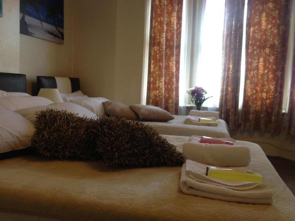 The Crystal Lodge Hotel Croydon Bagian luar foto