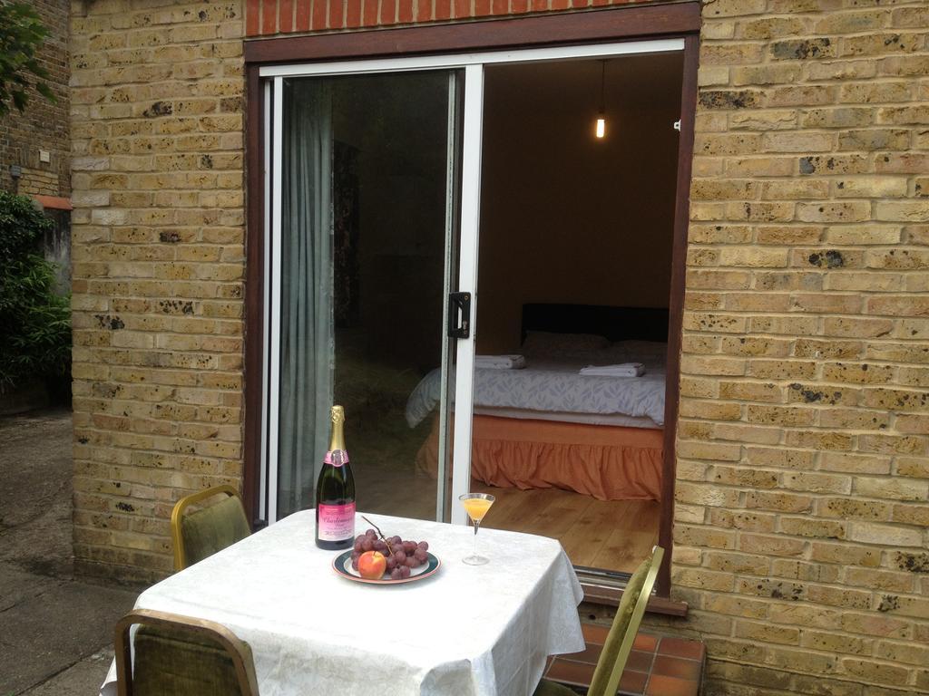 The Crystal Lodge Hotel Croydon Ruang foto