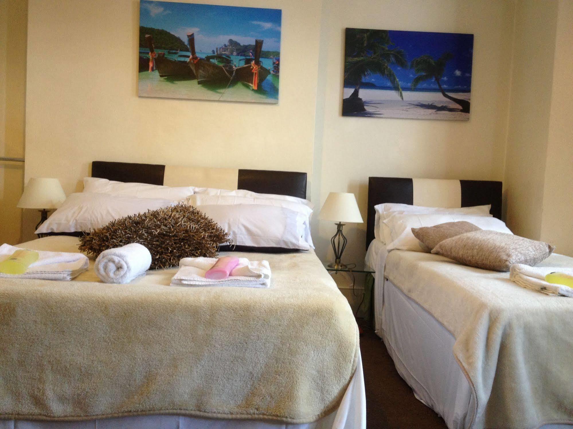 The Crystal Lodge Hotel Croydon Bagian luar foto