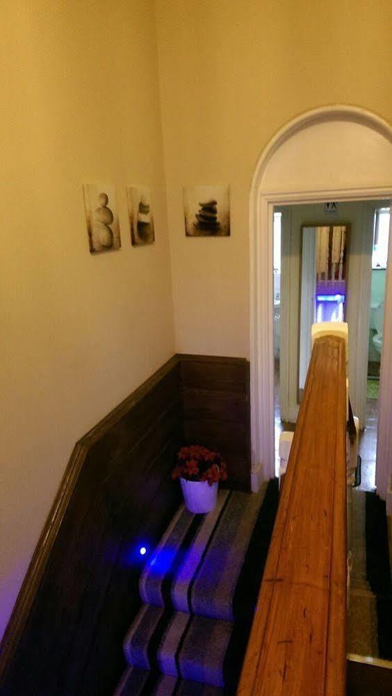 The Crystal Lodge Hotel Croydon Bagian luar foto