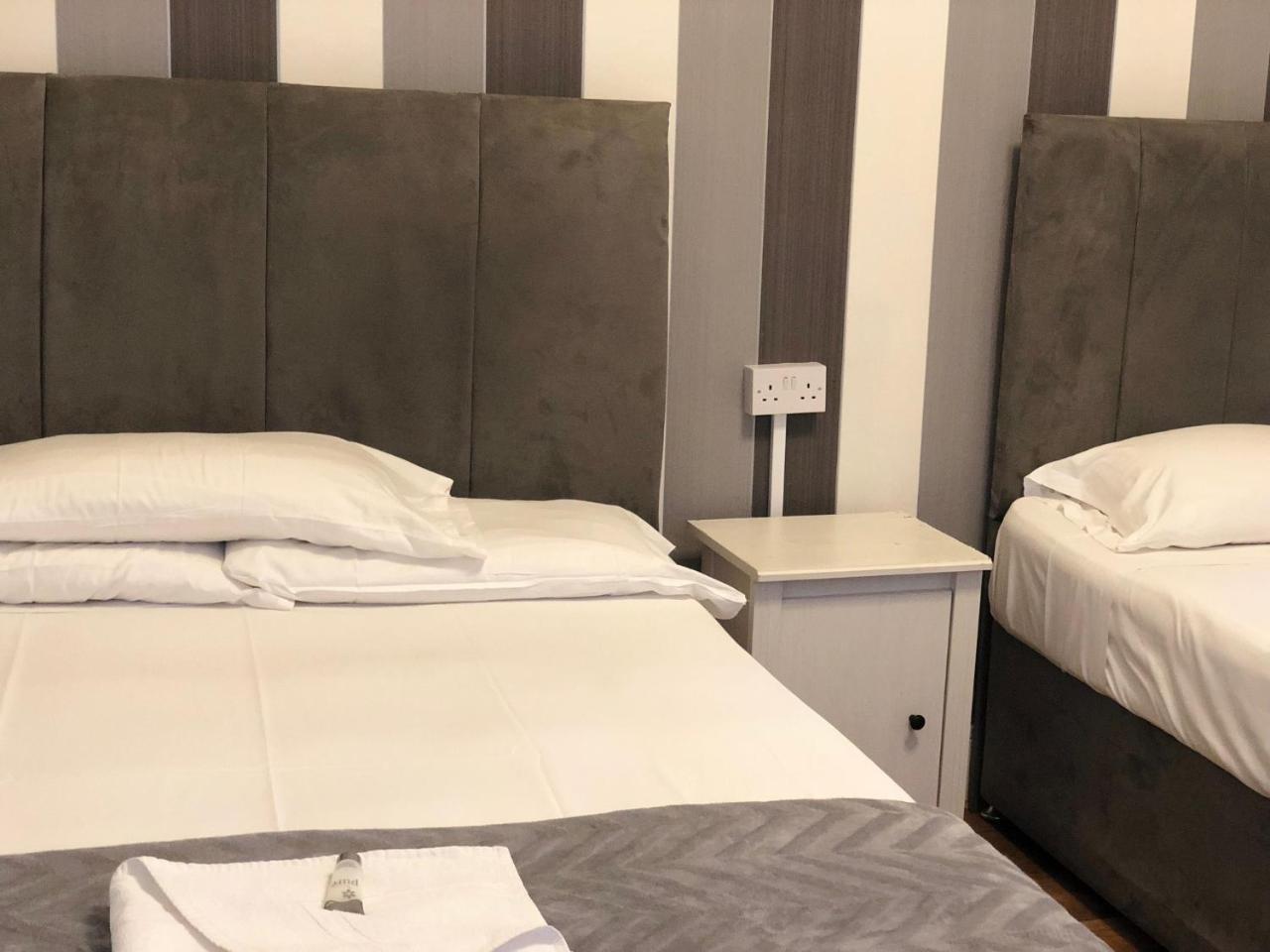 The Crystal Lodge Hotel Croydon Bagian luar foto